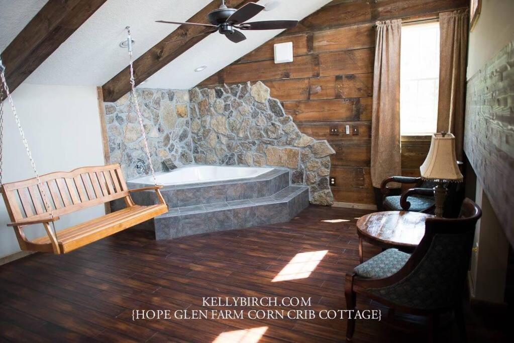 Corn Crib Cottage Barn And Villa At Hope Glen Farm Cottage Grove Exterior foto